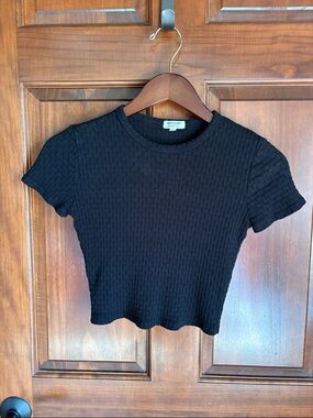 Black Textured Short Sleeve Crewneck Crop Top- Girls Medium